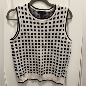 EUC Ann Taylor Black and White Geometric Sweater Vest Size Medium